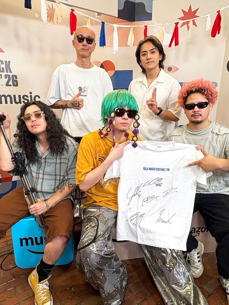 amazonmusicjp's tweet photo. ＼サインをもらいました！／
#Kroi の直筆サイン入りTシャツは写真をチェック🎁
こちらのTシャツを抽選で1名様にプレゼント👕

応募は👆の投稿から

▼応募期間
～7/31(金)23:59

▼規約
https://t.co/Gvhv7Hi7et

@fujirock_jp @KroiOfficial https://t.co/8CPliW2RRY