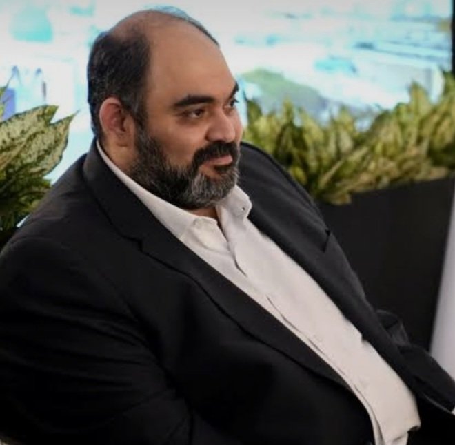 Mehrabaniran's tweet photo. این #امیر_اکبری همان دیو_ثی نیست که پرونده همکاریش بانیروهای ضربت درآمده بود!همون که مردم رالومیدادوبااراذل سرکوبگرهمکاری می‌کرد!گذاشتنش سرخان نعمت که بخوربخوربکنه یکوقت لاغرنشه! اینها بی وطهاییندکه فقط بدنبال دلارهستند.
#مافیای_پتروشیمی
#صنعت_دردست_سپاه
#پتروشیمی_جم
#دشمن_درخانه https://t.co/OnOqPYkEzS