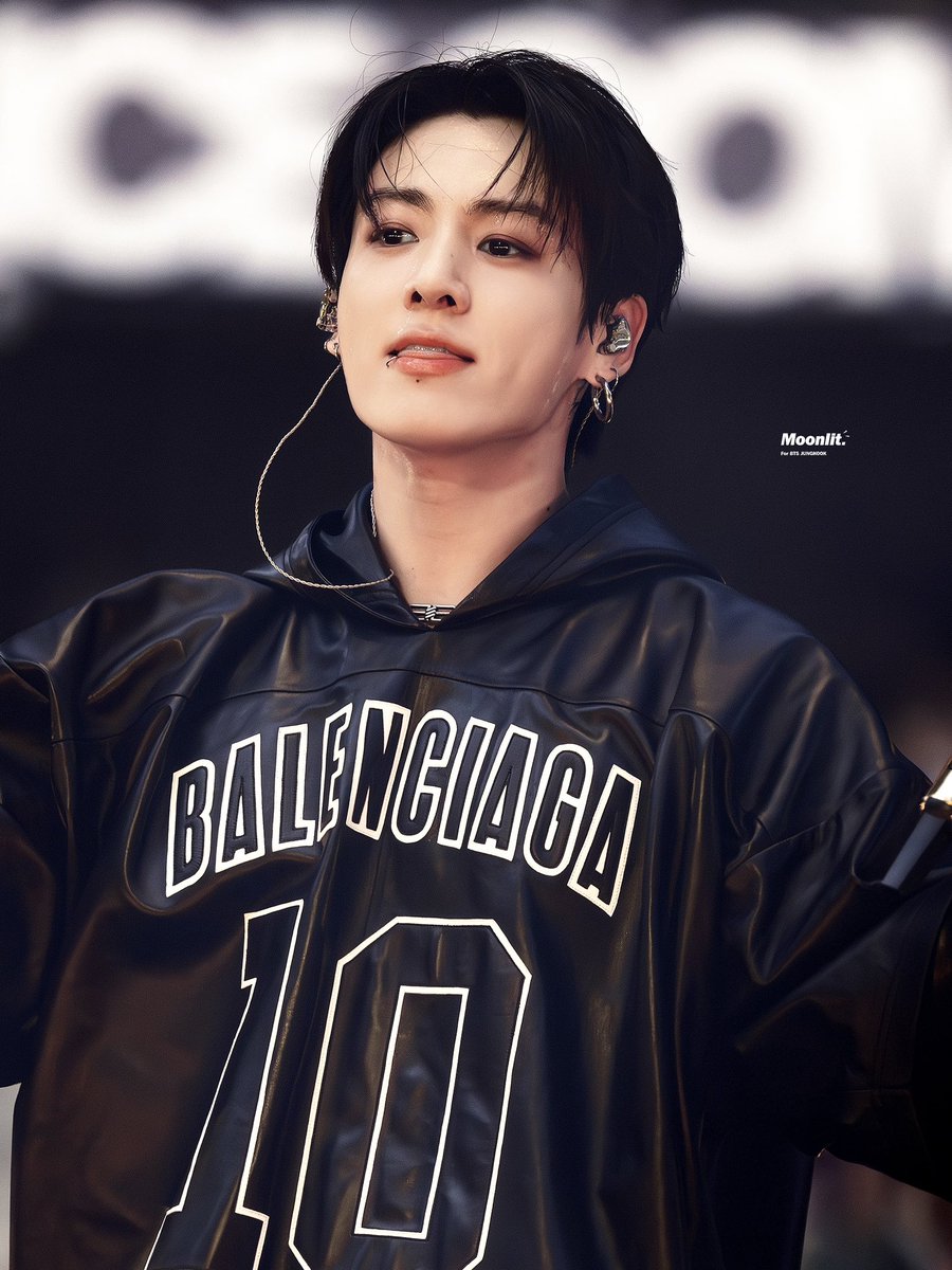 Moonlit__97's tweet photo. 260718
BALENCIAGA BOY🖤

#정국 #JUNGKOOK
#방탄소년단 #BTS @BTS_twt https://t.co/yjHHAGQpP8