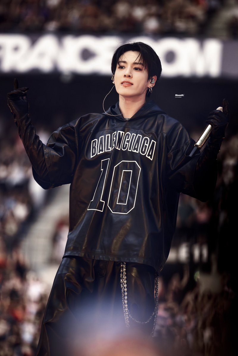 Moonlit__97's tweet photo. 260718
BALENCIAGA BOY🖤

#정국 #JUNGKOOK
#방탄소년단 #BTS @BTS_twt https://t.co/yjHHAGQpP8