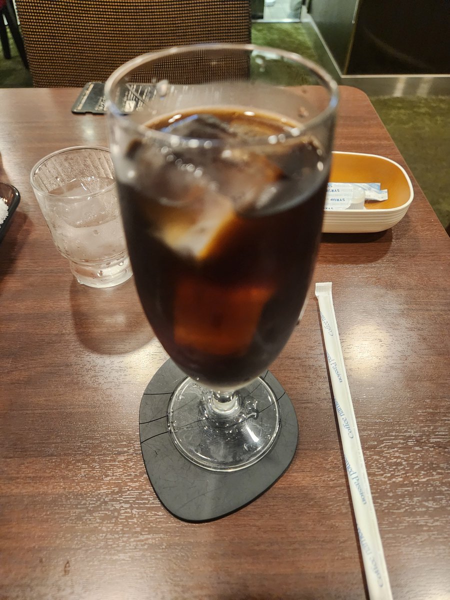 so_zan888's tweet photo. 暑すぎてアイスコーピー✌ https://t.co/B9PIYDvyJg