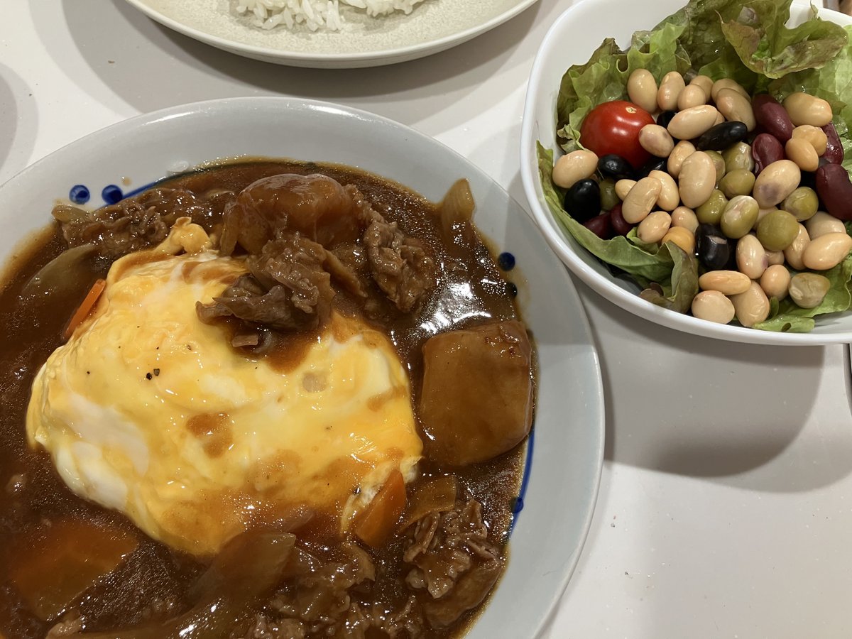 wormama_miiko's tweet photo. ヨシケイ5日目！
「包丁いらず！ふわとろ卵のビーフシチューオムライス/5種のお豆のサラダ」ごちそう感メニュー🤤キット開けてデカッ!てなったのがビーフシチューの素。3~4時間外にいたけどほぼ凍ってて解凍してたら公式15分→28分⏰️お味は上品な感じで子どもも○お豆は旨味たっぷりで美味しかった https://t.co/S4t6Un8BJs