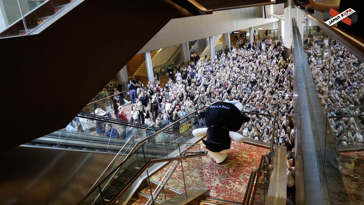 JAPANEXPO_MLY's tweet photo. 💙#JapanExpoMalaysia2026xGMMTV
So much love for POLCASAN🐻‍❄️🐳

Fans gathered to meet GMMTV’s beloved mascot, sharing smiles and unforgettable moments. 

Thank you for the warm welcome! ✨

#JapanExpoMalaysia2026 #GYUCREATIVE #siamconnection #Polcasan #GMMTV https://t.co/diRYzn5poD