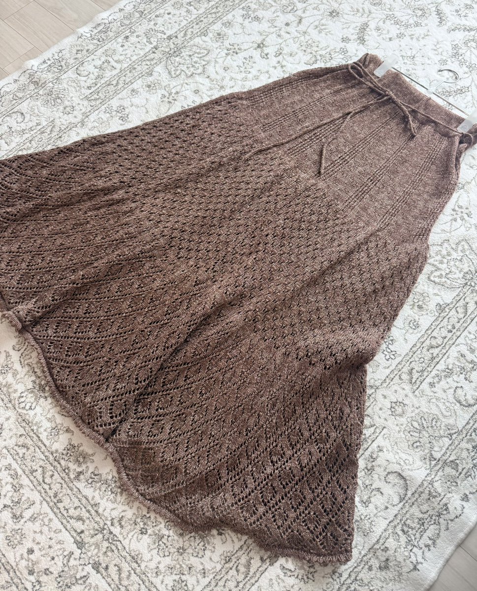 Nila_dewknits's tweet photo. 레이스 3단 치마를 만들었어요…🤎
실이 수편기에 끊기고 코빠지고… 
인성을 시험하는 인고의 시간 이었다… https://t.co/YUSc7sEI1h