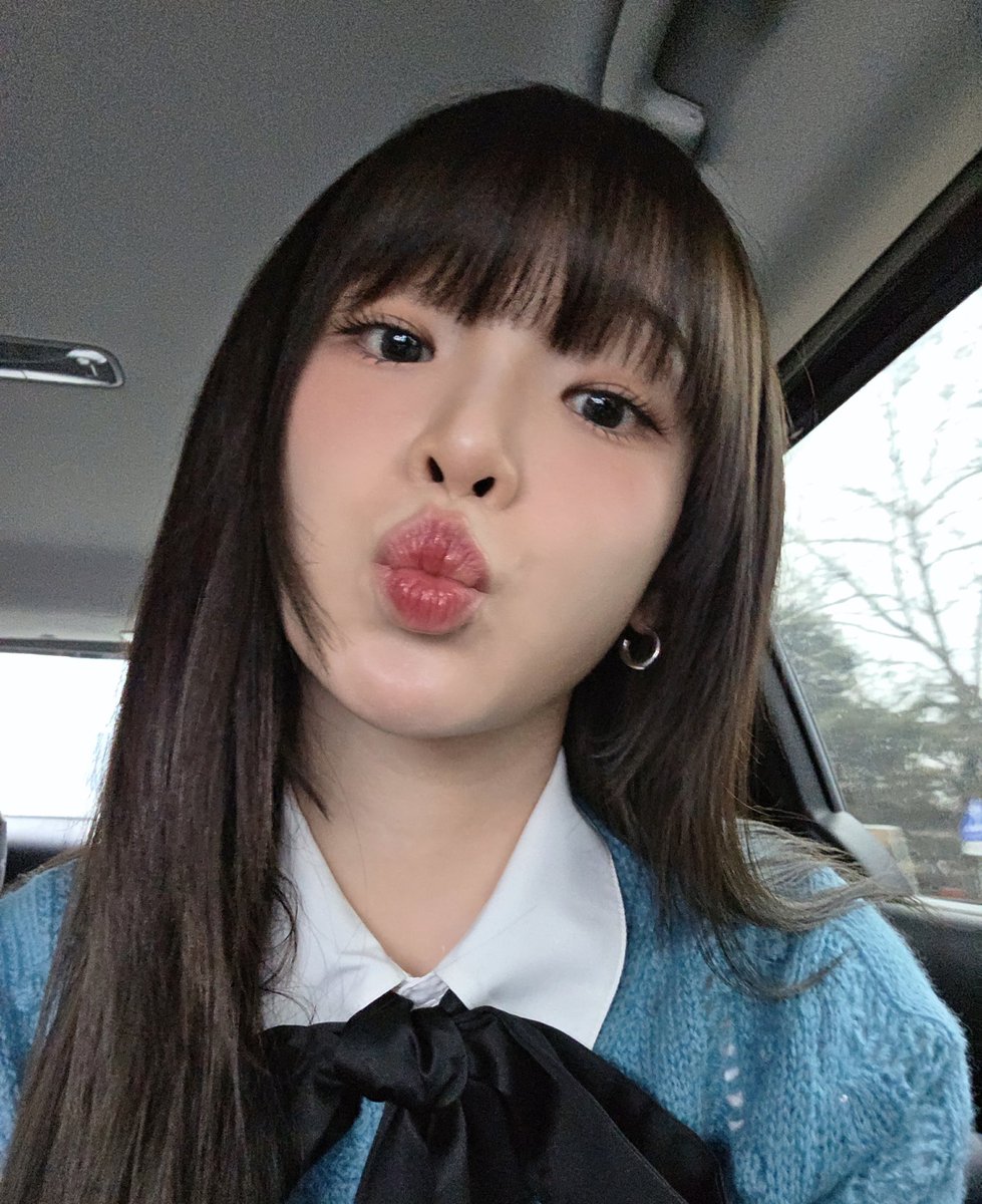 jiho_hamkke's tweet photo. #️⃣ 씅똥 is the official hashtag to tag Seunghee on Twitter.

CONTEXT:
※ Seunghee says that she doesn't post on IG much due to her personality.
※ Keuries introduce her to Twitter, saying it is a better place to talk and discuss stuff.
※ She used to use Twitter only to search for Oh My Girl photos any time they performed at an event.
※ Keuries ask if she wants an official hashtag, and she picks 씅똥 (Sseung-Ttong) because it is a cute nickname 😘