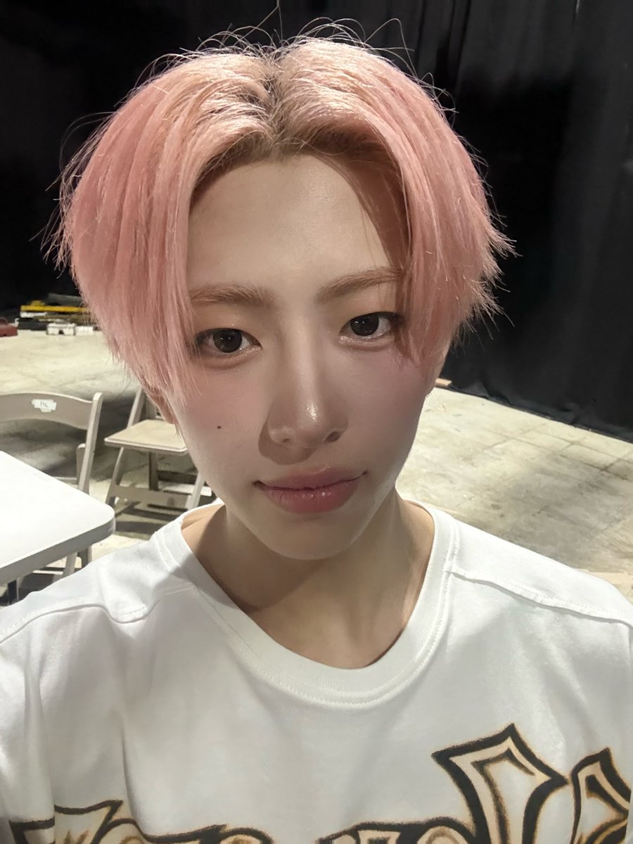 idntt_cosmo's tweet photo. 덴쥬들…..우리 또 1등 했어…
진짜 말도 안대…
살면서 이렇게 행복한 적이 없었던 거 같은데 덕분에 너무 행복해..
진짜 너무너무 고마워…그리고 사랑해..
우리 앞으로 오래 함께 하자

#idntt #아이덴티티
#yesweare #박누리 #parknuri https://t.co/jU7Lbx15ZC