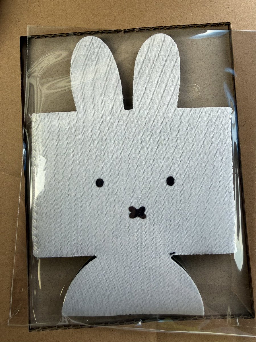 saku2panda0's tweet photo. miffy ミッフィー　めじるしカップスリーブ　ガチャ　交換

譲→ミッフィー（ダイカット）

求→メラニー（ダイカット）

条件合う方お声がけお願いいたします。 https://t.co/DTrSSlHGEI