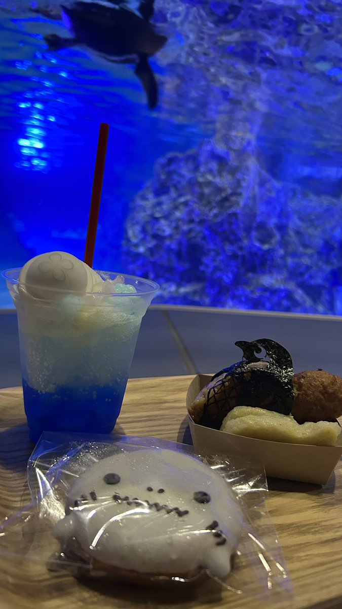 e3318tago's tweet photo. すみだ水族館（2026.7.25）
ペンギンカフェ
　
しゅわしゅわクラゲのソーダフロート
すみだすいすいドーナツ シロワニ
よくばりコンボ
　
#すみだ水族館
#水族館 https://t.co/XdoJzeEdBr