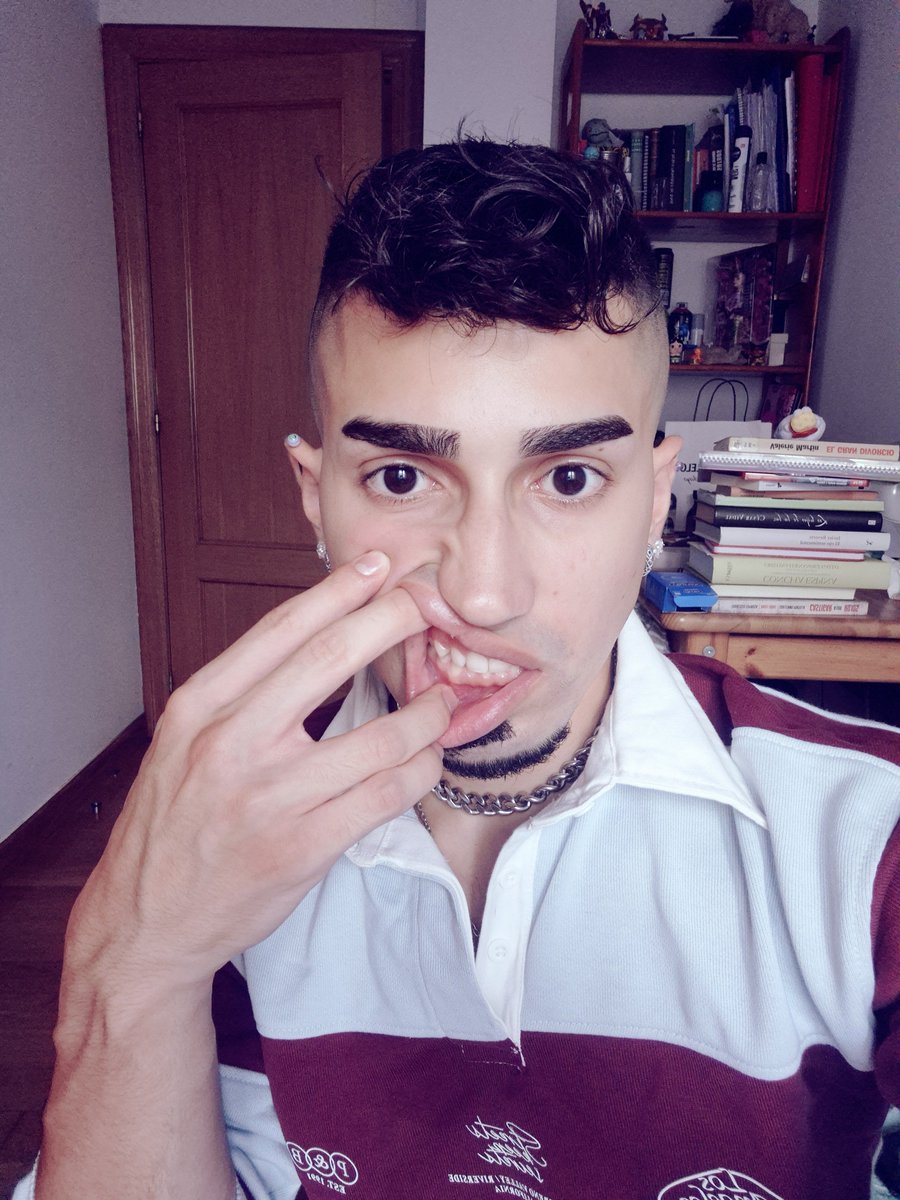 Julypo666's tweet photo. El mundo gira y gira sin sentido, descontrolado🐦🪦🐛 https://t.co/wDzbh71htO