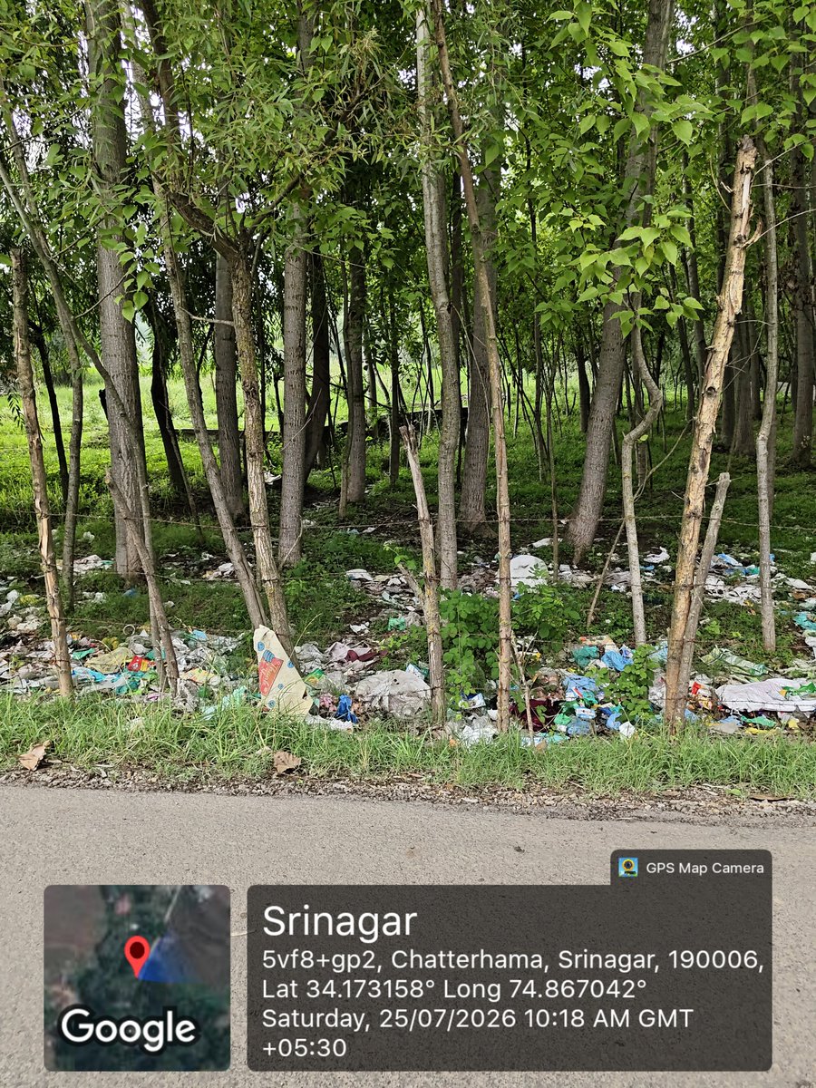 imKshoaib's tweet photo. Urgent attention needed @SMC_Srinagar @SMC_24x7 . The Batpora–Gaasu–Burzahama–Chatterhama road has no public garbage bins, leading to open dumping of waste along the roadside.Please install garbage bins and start regular cleaning drives at the earliest. Let's keep Srinagar clean. https://t.co/qu2DQabdEL