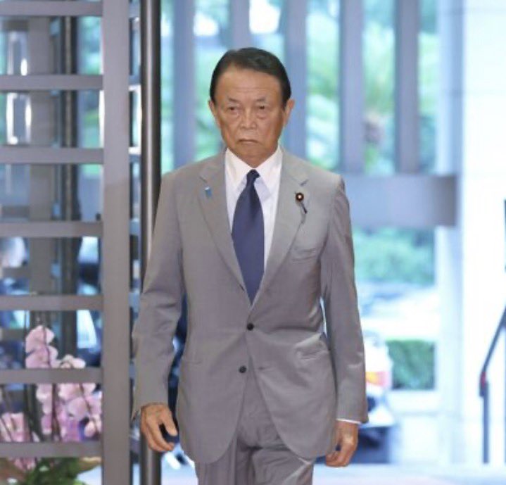 i_love_reiwa's tweet photo. 麻生太郎が日本に貢献したことってぶっちゃけ無くないですか？ https://t.co/s9aG6WsgTx