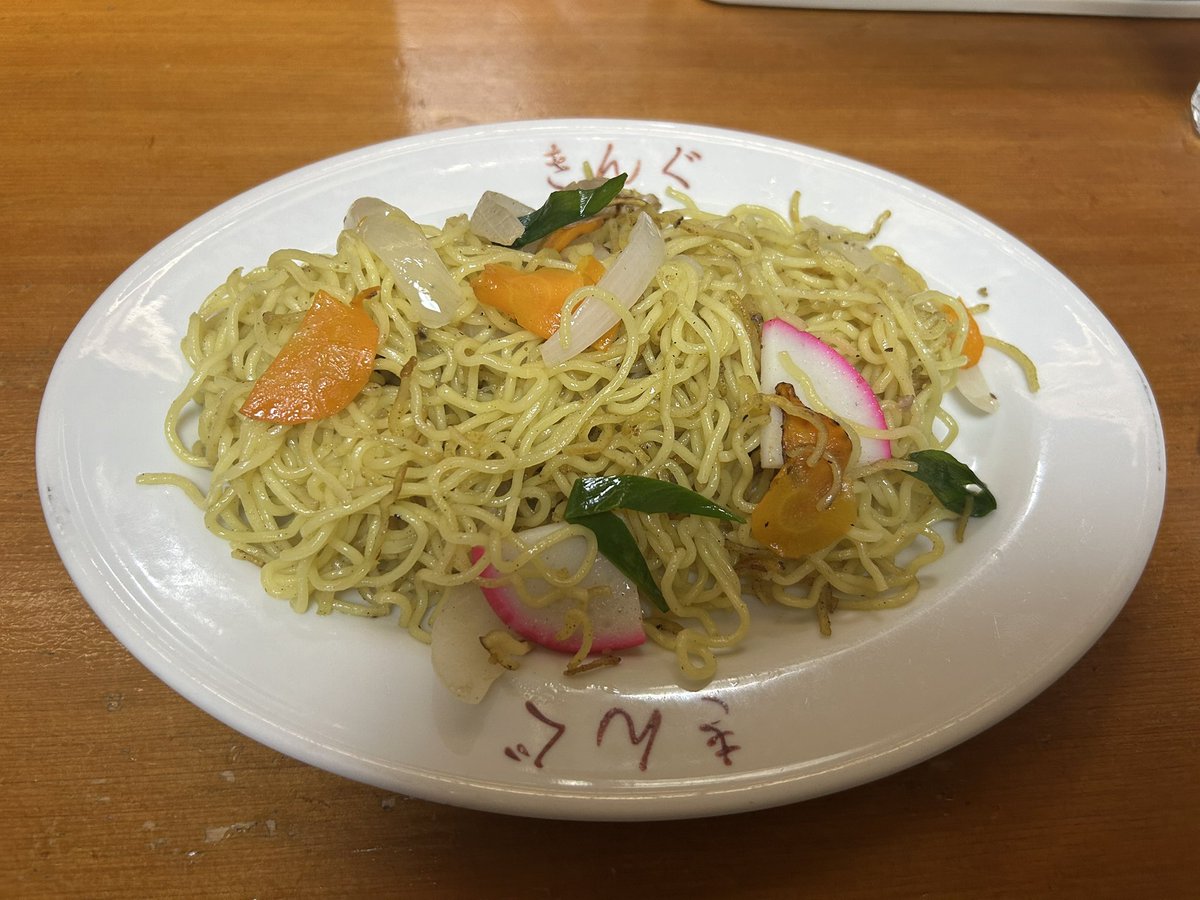 dreaming_th's tweet photo. お墓参りに行く途中、寄ってきました。
お店の方が、食事は2階の広間でしたがサインはここ（入口近くの椅子）に座って書いて下さいました、と教えてくれました
#小田和正
#出雲大社 https://t.co/LZKdu8NX5k