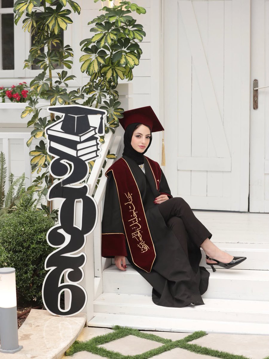عبد خاضع لمولاتي أمل tweet media
