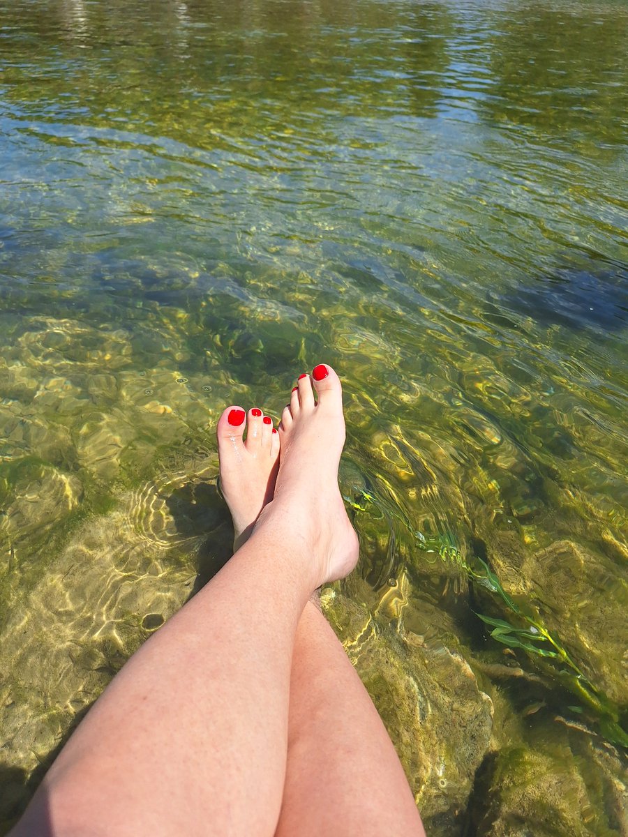 Aratinfvit's tweet photo. Good morning! Happy barefoot Saturday! 😍

#feet #barefoot #nature #footfetish #footworship #femboyfeet #femboy https://t.co/F83rIuJFbc