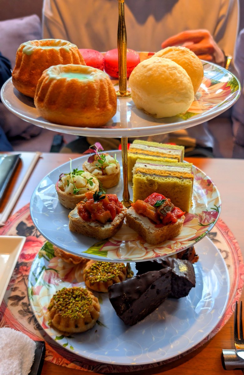 VRchat_under's tweet photo. Afternoon Tea https://t.co/qhSBvaNd5y