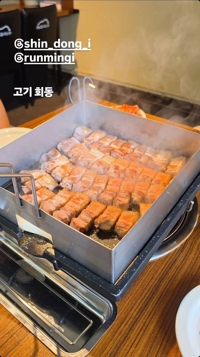 _KRP_ewa_'s tweet photo. 런신 같이 고기 먹엇나보네,, 저도 주세요 https://t.co/sxFnulMGl3
