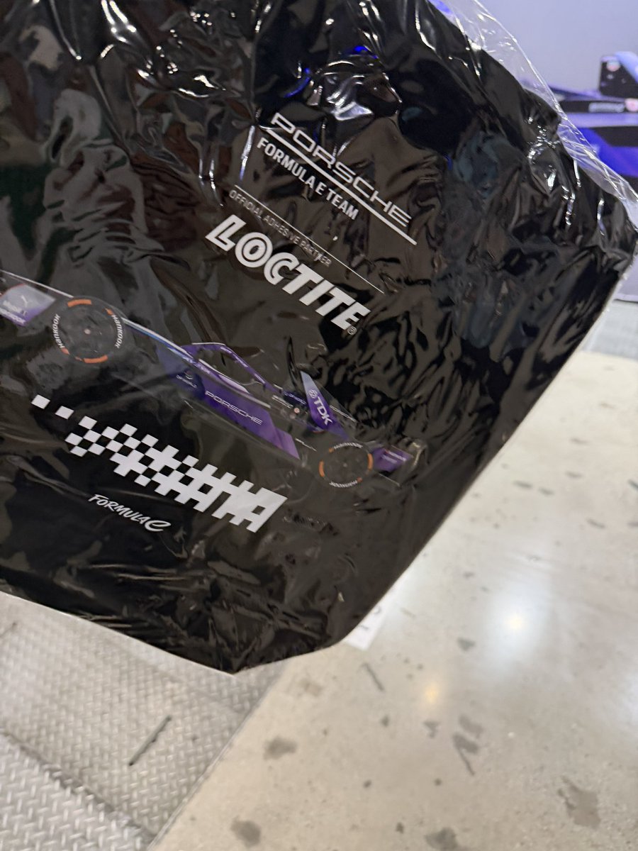 IkumiMsn's tweet photo. 当たりましたわw
#Porsche 
#Raceborn
#フォーミュラe https://t.co/YHxdOdeFuV