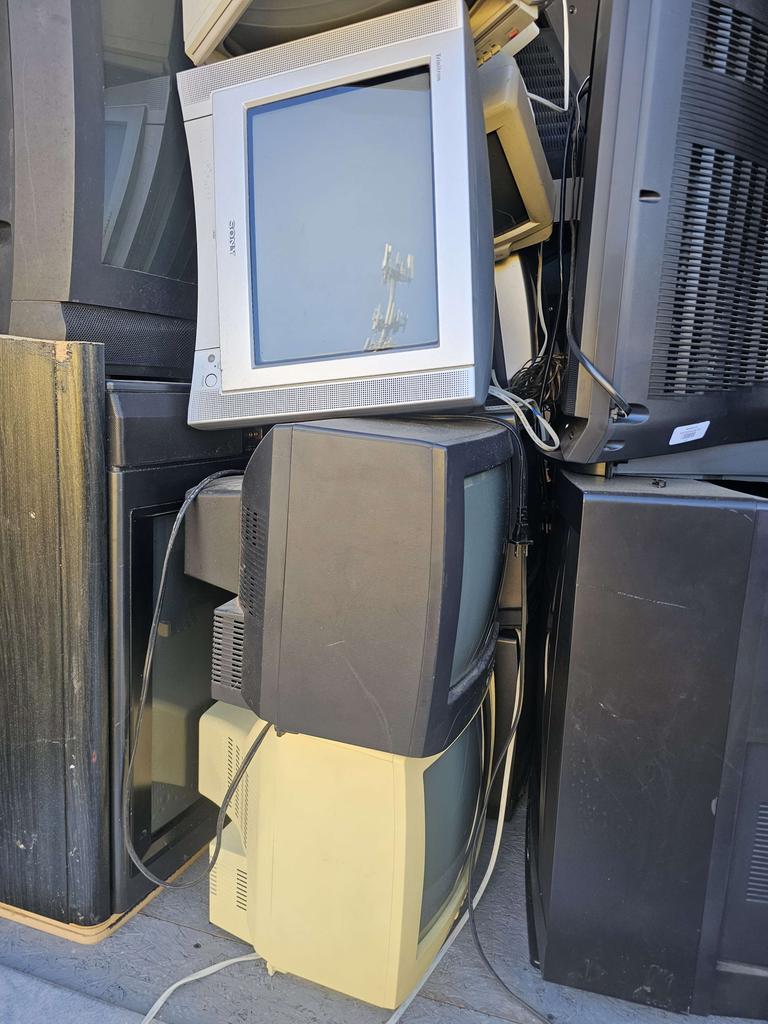 styraloam's tweet photo. @nikofuzzbot i Too am an enjoyer of the Cathode Ray Tubes https://t.co/QizTFaoqDi