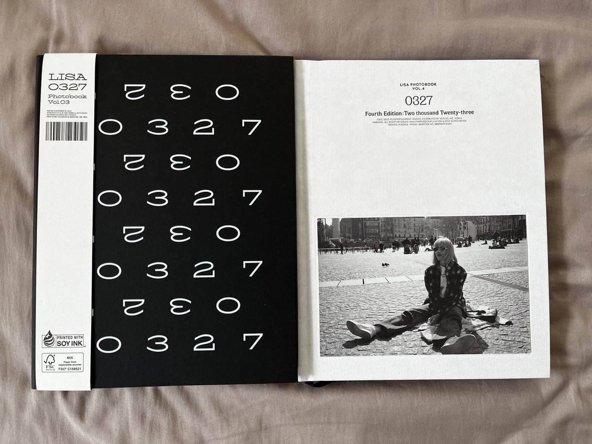 qter_X's tweet photo. LISA PHOTOBOOK VOL.03/VOL.04 -700บาท https://t.co/dPYZhIdwdd
