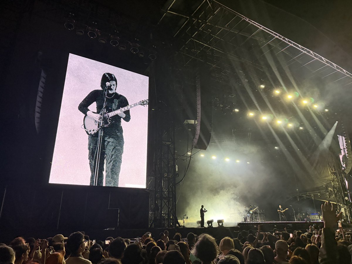 read_books_boy's tweet photo. The xxのパフォーマンスは圧倒的だった。

#フジロック #fujirock https://t.co/q6EVDVl58k