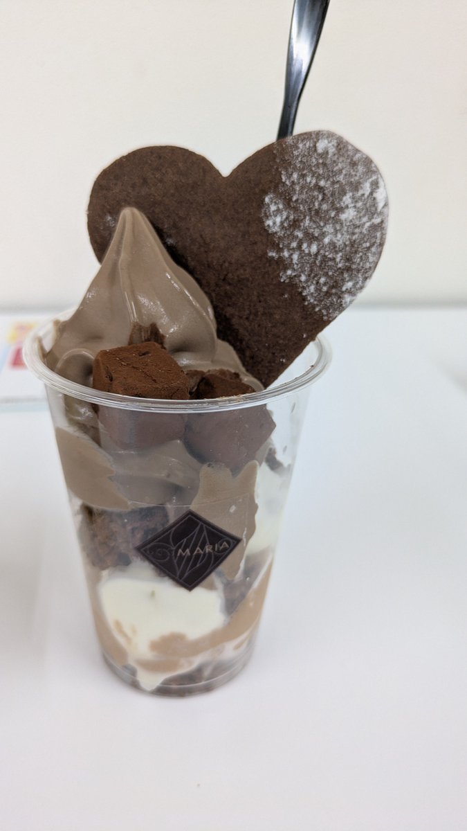 nonsuke1226's tweet photo. あいぱく🍦
美味しかったけど、甘すぎて娘が買ったチョコの方は、血糖値爆上がりした🤣 https://t.co/7KIsnI6gcg