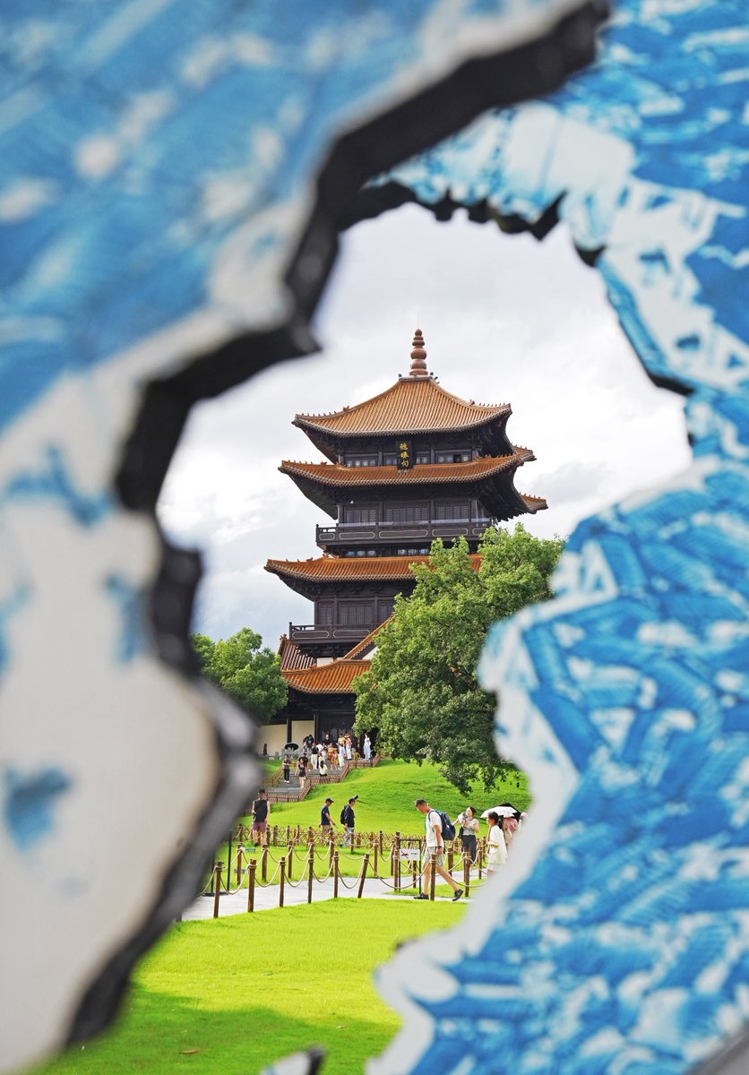 SpoxCHN_MaoNing's tweet photo. For a thousand years, Jingdezhen has been dedicated to one thing: making the finest porcelain. 

Congratulations on the inscription of the Jingdezhen Handicraft Porcelain Industry Sites as a UNESCO World Heritage site. https://t.co/kEQtRWw9Oy