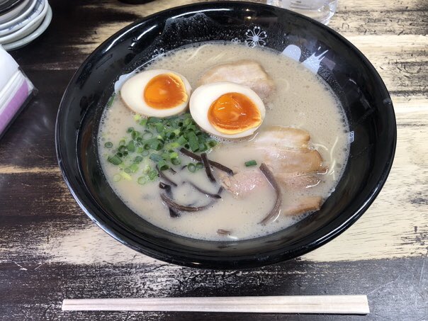 miyassan73's tweet photo. 至福のグルメ🍽️
【石田一龍まこと家🍜】
強運ちゃんとまこと家の大将、
騎士団と記念写真📷✨
#強運ちゃん。
#石田一龍まこと家 https://t.co/S87sCtP2vG