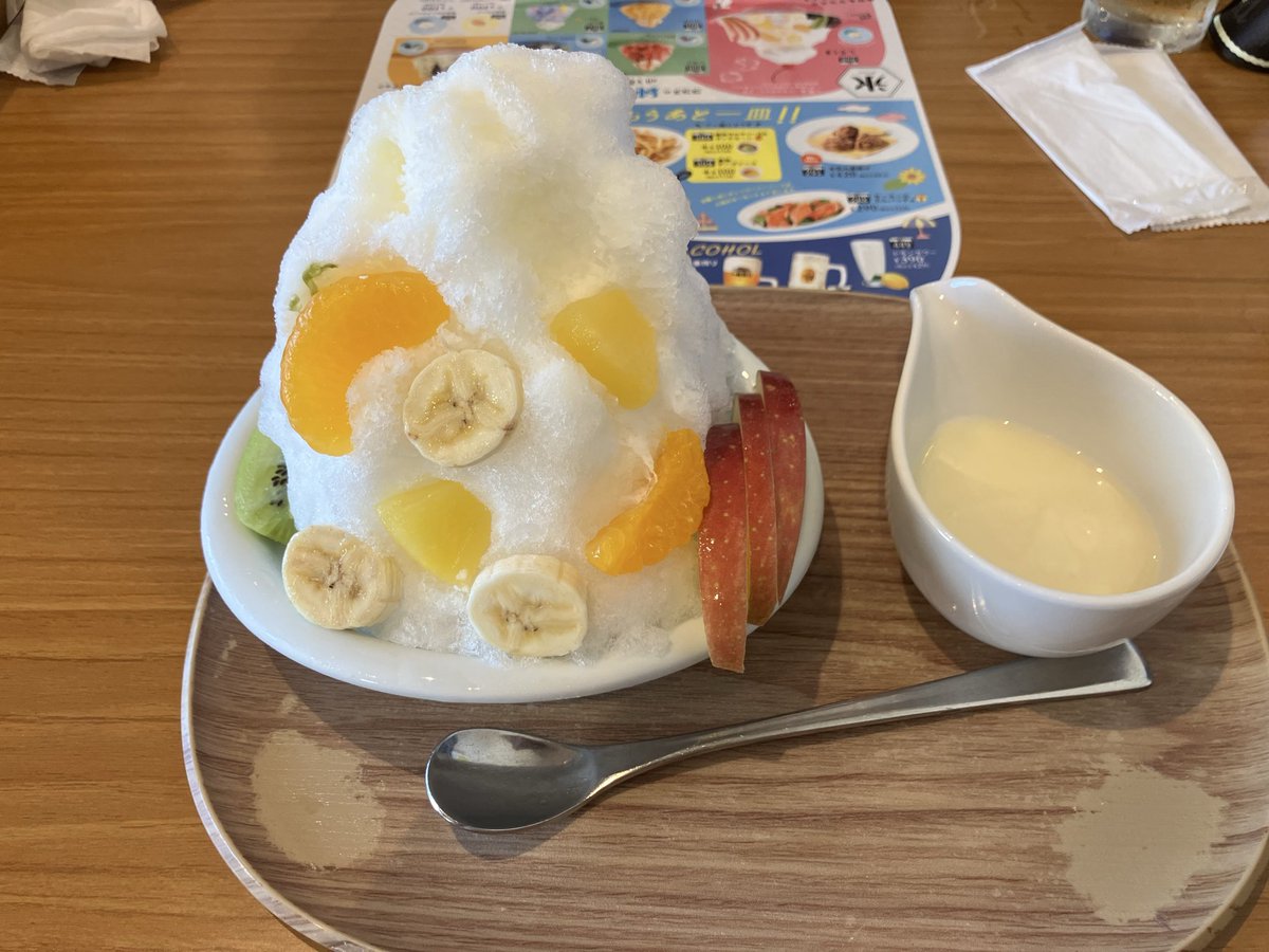 conkuricon's tweet photo. ココスでこぐま注文したら
サクランボ乗ってないし
みかんに抹茶みたいなの付いてた https://t.co/Wy3p5os0T5