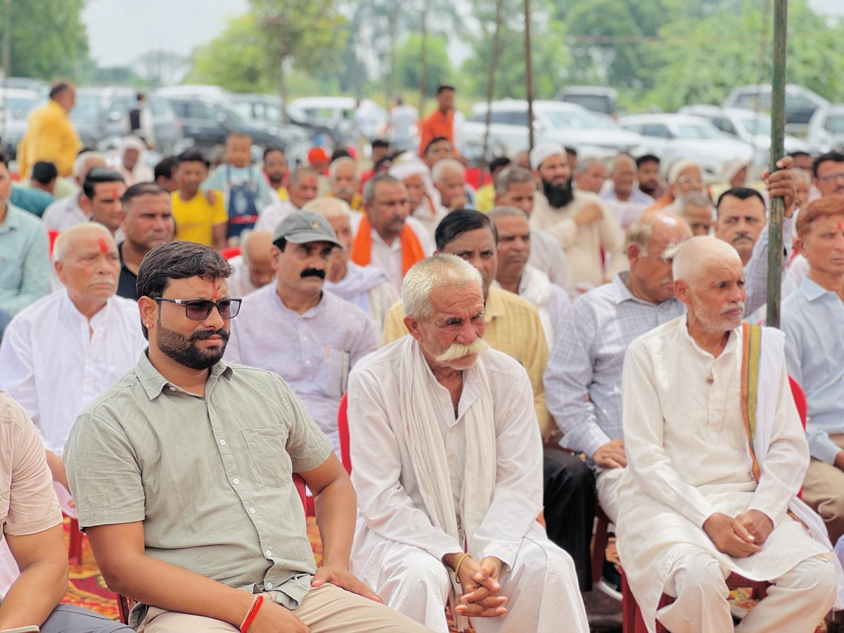 DhirendraGBN's tweet photo. यदि किसी समाज को बदलना है तो उसकी शिक्षा बदल दीजिए और यदि किसी राष्ट्र का भविष्य बदलना है तो उसके बच्चों का भविष्य बदल दीजिए। आज यमुना एक्सप्रेसवे औद्योगिक विकास प्राधिकरण के सेक्टर 33 में मुख्यमंत्री कंपोजिट मॉडल विद्यालय की भूमि पूजन के सुअवसर पर। शिक्षा की मुफलिसी को मैंने बहुत करीब से देखा है, इसलिए हर बच्चे को बेहतर शिक्षा मिले, यही मेरे जीवन का एक प्रमुख संकल्प है। #MLAJewar #EducationForAll #CMCompositeModelSchool #CompositeModelSchool
