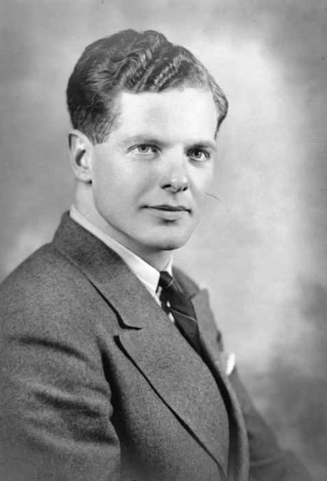 pettore's tweet photo. Lost his life this day 25th.July 1940.

FO. Alastair John Oswald Jeffrey.
One of THE FEW.
https://t.co/sFoh45qwmj

He failed to return from a combat near Dover. His Spitfire crashed into the sea.
He was just 22 years of age.

Awarded the DFC. https://t.co/n94DWshaE7