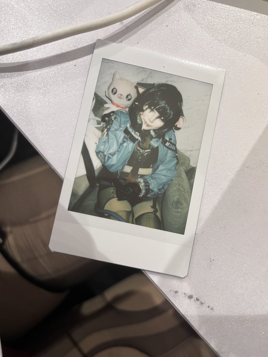 at4to6's tweet photo. チェキ頂いた！！！！！！！！！！！！😭😭😭😭😭 https://t.co/uM7g6TZZzu