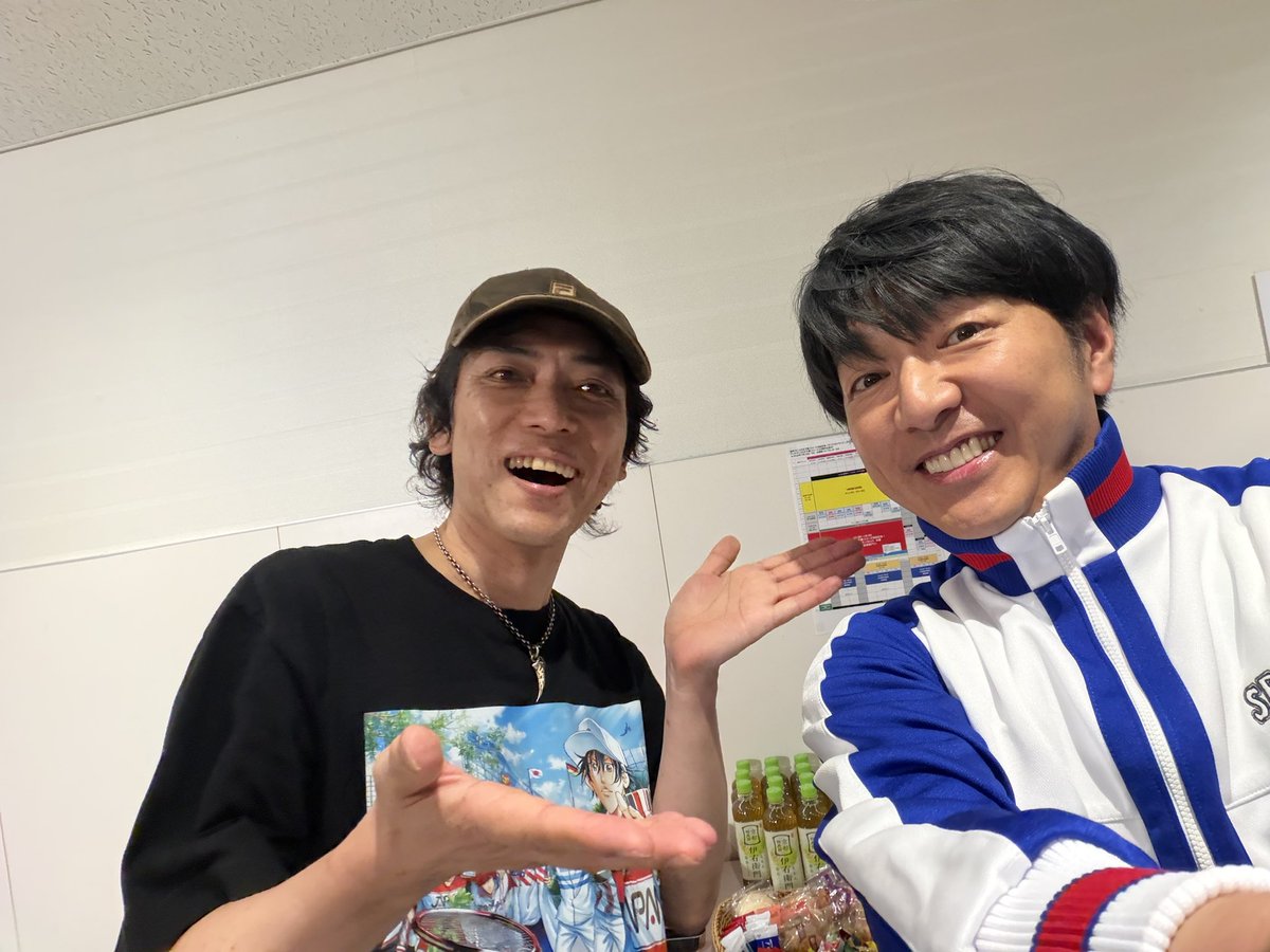 Runarurunaru's tweet photo. 思い出を幾つか。
楠田くんも来てくれたーーー‼️
わーい！楠田くん、いつも有り難う‼️

やっぱり特別だなあ。
テニプリで出会った仲間は。

25年も一緒にいられる仲間というものはそうそうないわけで、学校だって6・3・3の12年？
とにかく25年という時間を共に過ごしてきました。そして数々の尊い景色を一緒に見てきました。
公私共に、といいますが、今ではその言葉を超えるくらいの存在。
週に一回だとか、何ヶ月に一回とか年に一回とか、会う頻度は変わってきたりしますが、いつ会っても、やっぱり変わらない、仲間。そんな仲間に出会えた事、
もはやこれを奇跡と言うのだろうなあ。

また。また近々。
また、っていい言葉ですね。

あ、令和の時代にそぐわない、本当に悪い人間にやられた、テニサミ以外の写真も紛れていますが気にしないでください。
犯人はどこかの写真に笑顔で写ってます。

＃テニサミ 
＃サプライズサミット