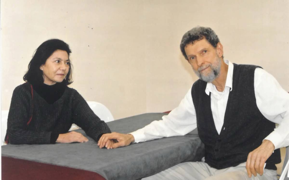 metinsolmaz's tweet photo. Osman Kavala 

8,73 yıl

104,77 ay

455,57 hafta

ya da 3 bin 189 gündür hapiste.

Ömründen çaldılar.

Bitsin artık bu çile. https://t.co/vh1uPkAWFa