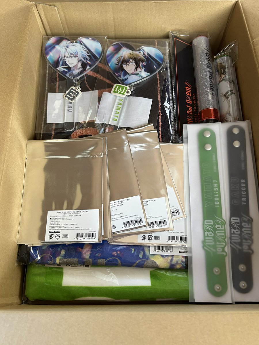 yukimaru9103's tweet photo. アイナナライブグッズ届いた〜✨
特典開封は後日しま〜す(🌸´∇`🌸) https://t.co/VsWTNM5KPt