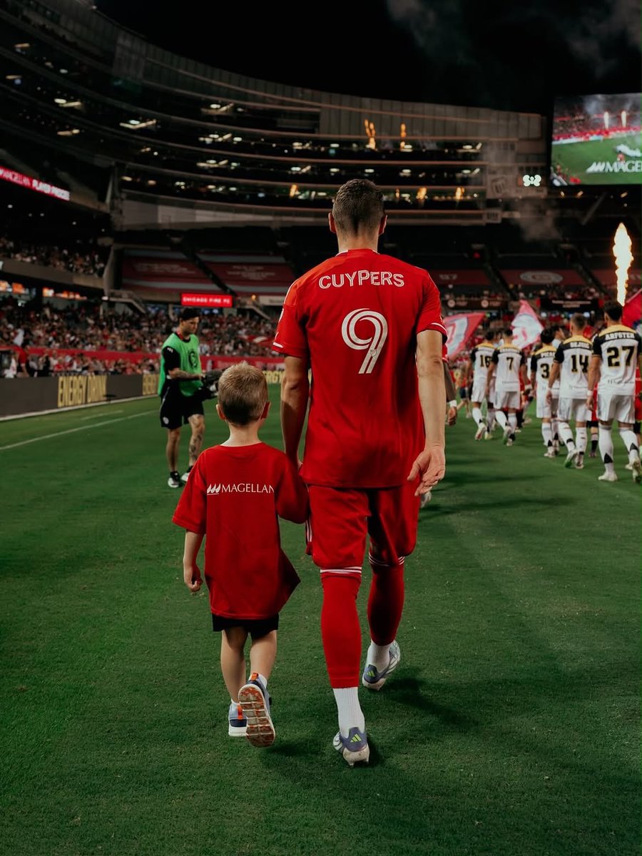 HugoCuypers's tweet photo. It’s hard to put moments like this into words. To the Second City, my second home, thank you. You welcomed me and my family with open arms and made Chicago home. The fans, the town, the Club are all second to none. I came with big goals and I leave with great memories. Thank you. https://t.co/s3qrwNwFOs