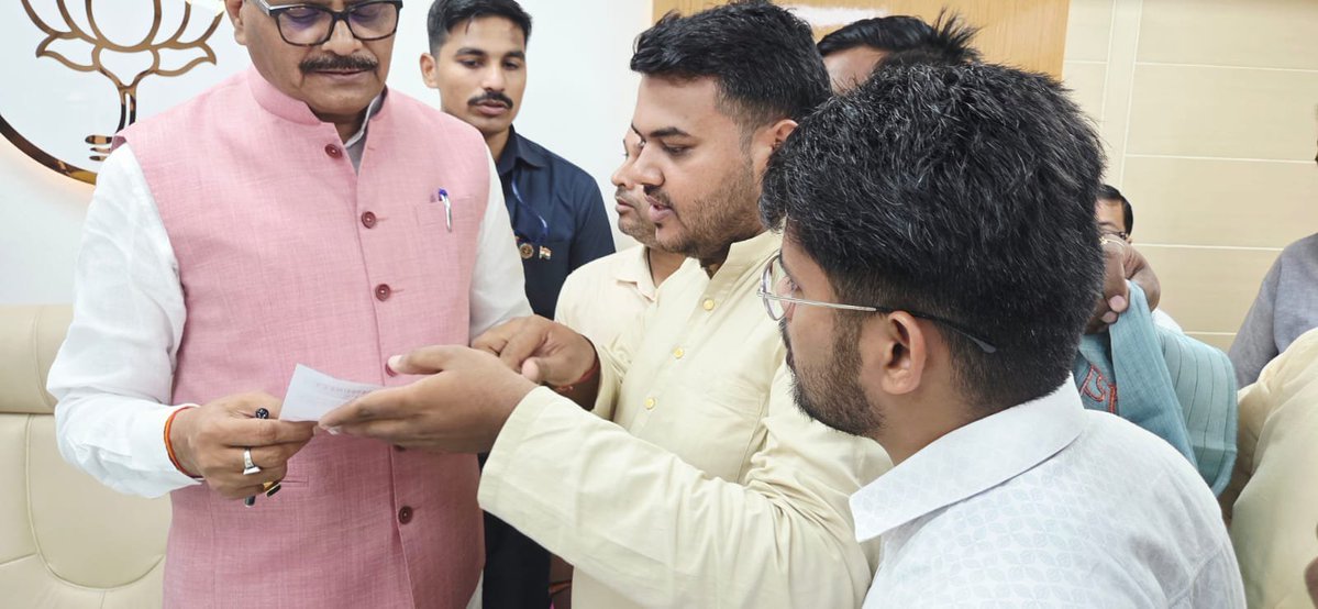 abhaysingh8561's tweet photo. हमने प्रतिवाद नहीं संवाद चुना ! लेकिन UP में 7 साल बीत गए.... अभी भी CHO का कैडर निर्माण अधूरा / नियमित भर्ती में अन्य कर्मचारियों की तरह वेटेज ! C.H.O  का भविष्य संकट में.. ..  @brajeshpathakup @AmitGhoshIAS
@myogiadityanath @JPNadda @narendramodi @myogioffice @nhm_up https://t.co/mL4peXSwEw