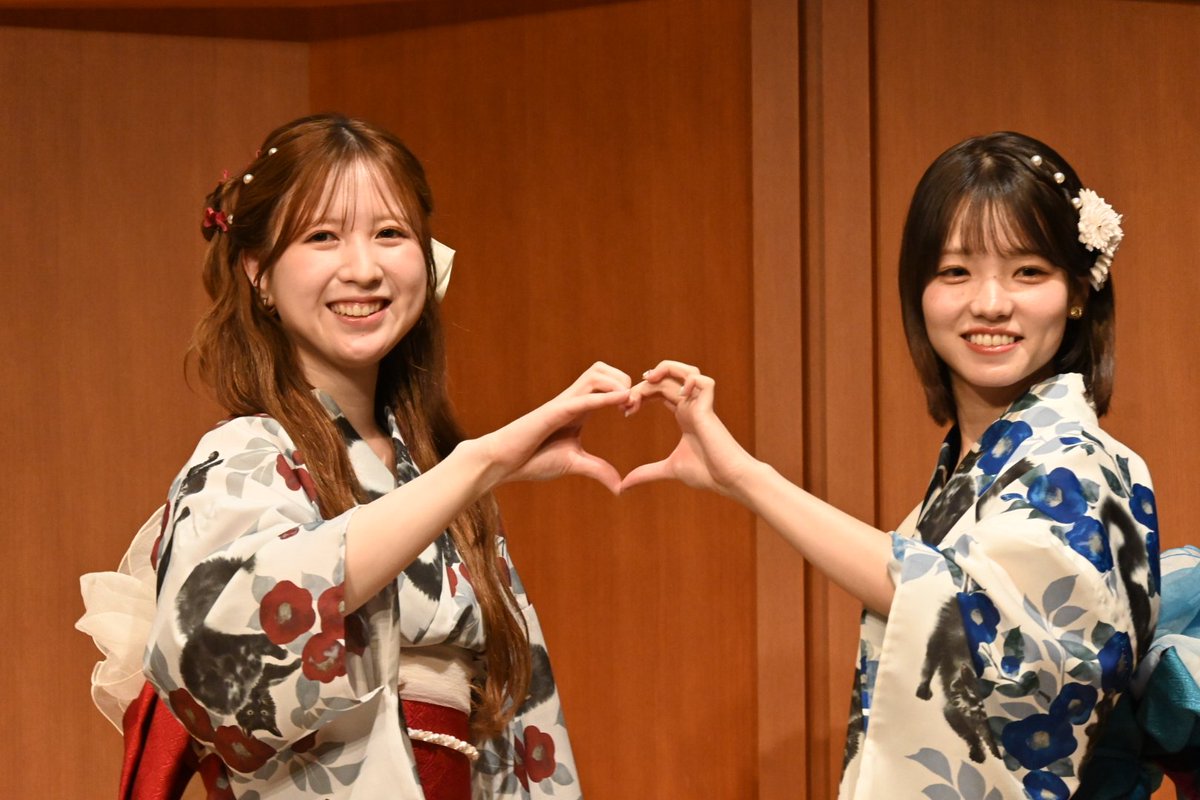 natudale106's tweet photo. CERINEイベント１部✨
撮ってだし🫶
🫶を作ってそのまま上手へ移動されてた☺️
#CERINE
#髙橋彩音
#永野芹佳 https://t.co/jkc0YTOV7j