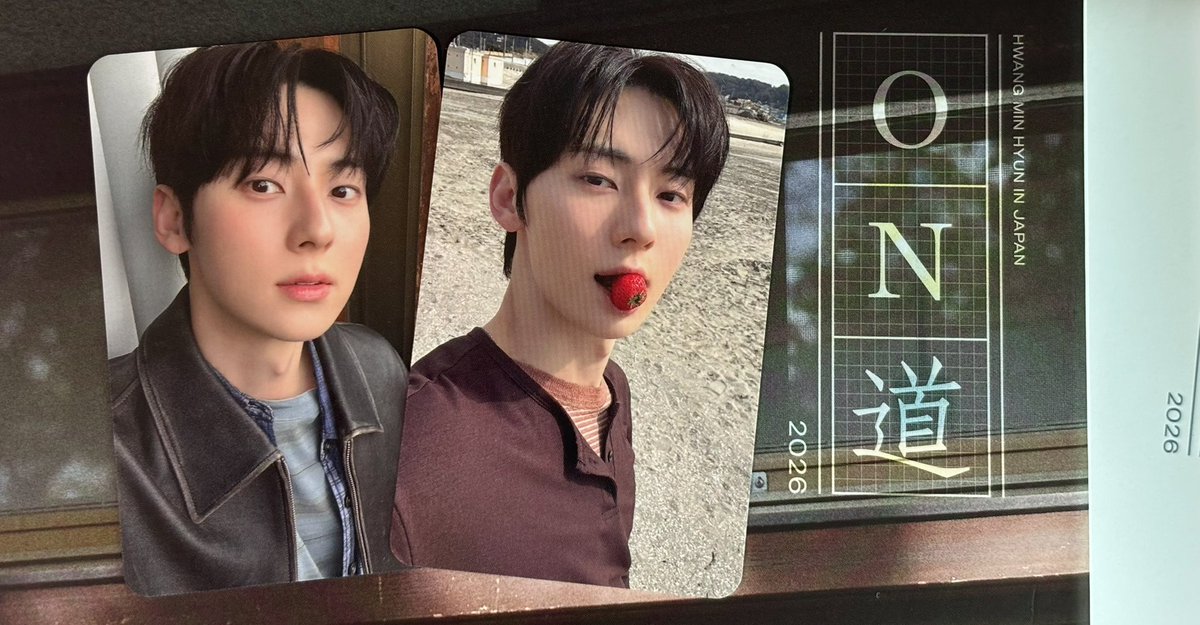 donyang0809's tweet photo. 황민현 PHOTOBOOK <ON 道>
영통 팬싸 응모자 특전

진짜 너무 예뻐서 한참동안 바라봄
/) /)
*´ㅅ`)

#황민현 #황도 https://t.co/rdRmpMVmab