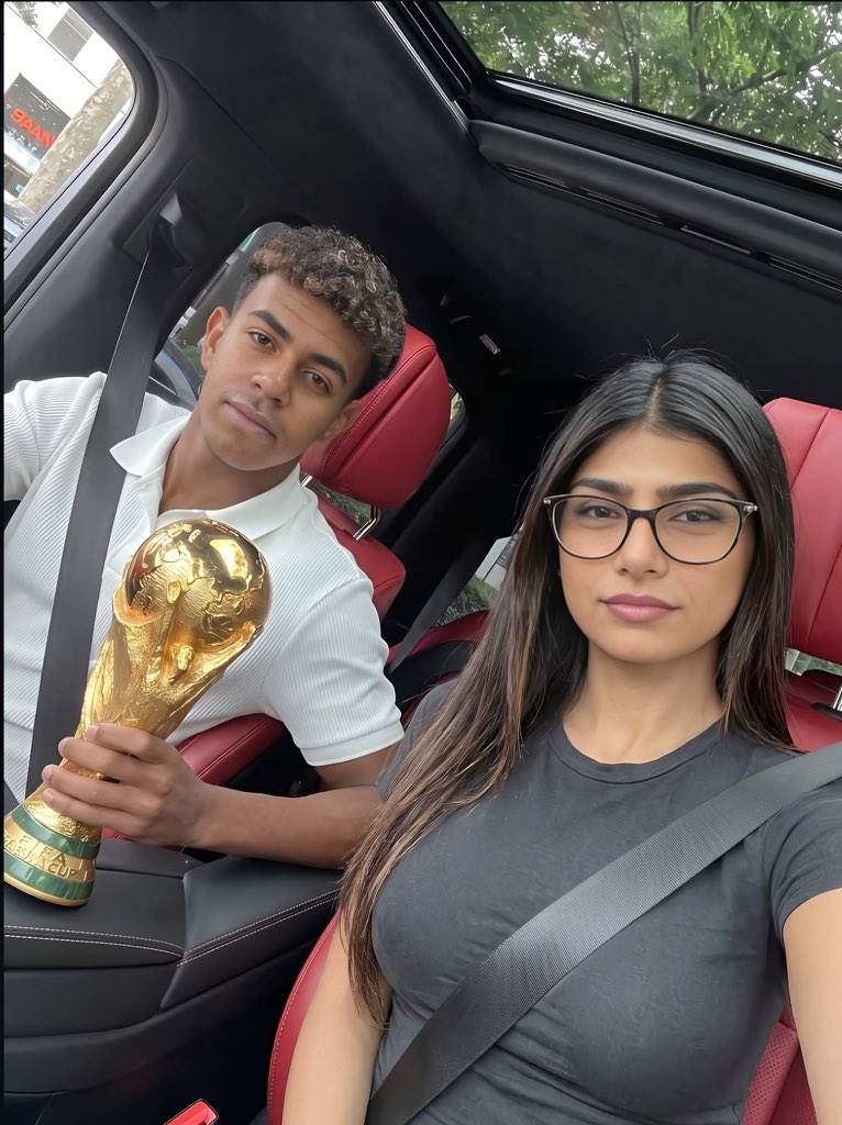 drama_doll_'s tweet photo. LAMINE YAMAL’s Love Story

• 2022 / Single
• 2023 / Alisa 🇷🇺 (15)
• 2024 / Alex Padilla 🇪🇸 (16)
• 2025 / Fati Vázquez 🇪🇸 (17)
• 2025 / Claudia Bavel 🇪🇸
• 2025 / Mia Khalifa 🇺🇸 ..... love https://t.co/tlOr3N6ZAG