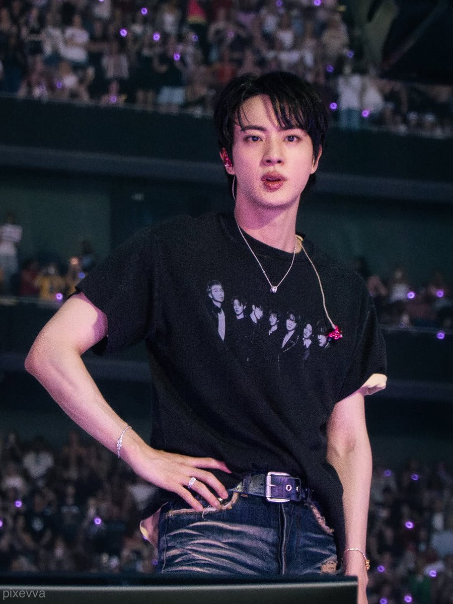 happycoya's tweet photo. 영국 공연 석진이 사진 대박!!🫢 남성미 미쳤음
#JIN #방탄소년단진 #진 #김석진 

 https://t.co/MhGLZiEmjZ https://t.co/ElzYL1GegY