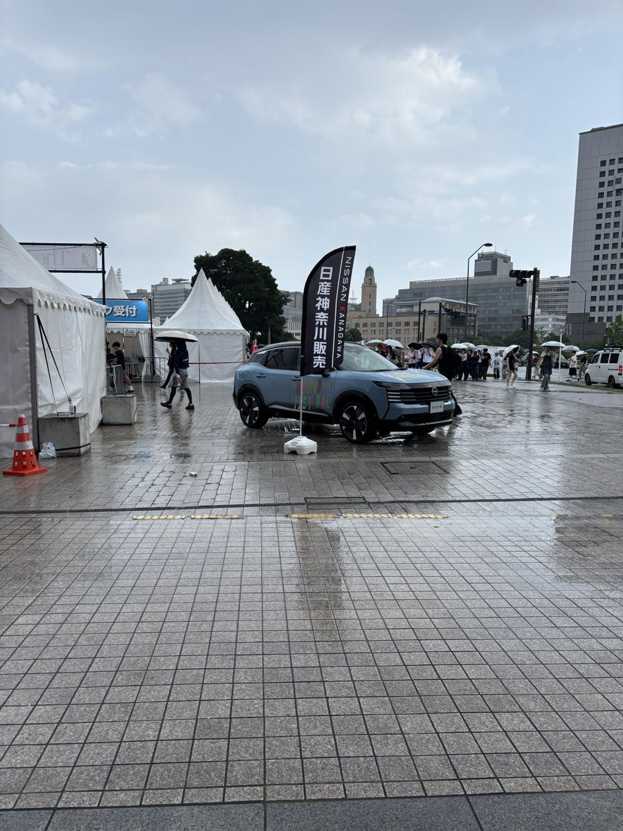 ONKa_C's tweet photo. @zoomin_bandream 今、赤レンガステージ付近、日産の車の近くにおりました。 https://t.co/CQkncKFCA8