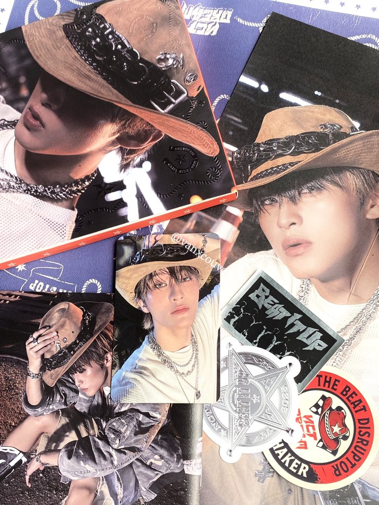 vanxcouverz's tweet photo. 𓂃 ࣪˖ ִֶָ today’s happy mail  ⋆⁺₊⋆ 💌🪼

i got mark lee’s set🥹 https://t.co/Sp5gPkrbtn
