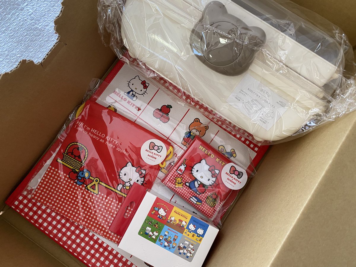 n__9791's tweet photo. スリコ×キティちゃんが届いた🐱🍎
ほしいやつお気に入りにいれよと思ったオンライン開いたら販売開始してた(朝の7:30！早っ)

気づいてない人多いっぽくてスムーズに買えた！
キティちゃん関係ないツールBOXは娘のヘアアクセ入れに...🎀 https://t.co/oyAVd7vPT8