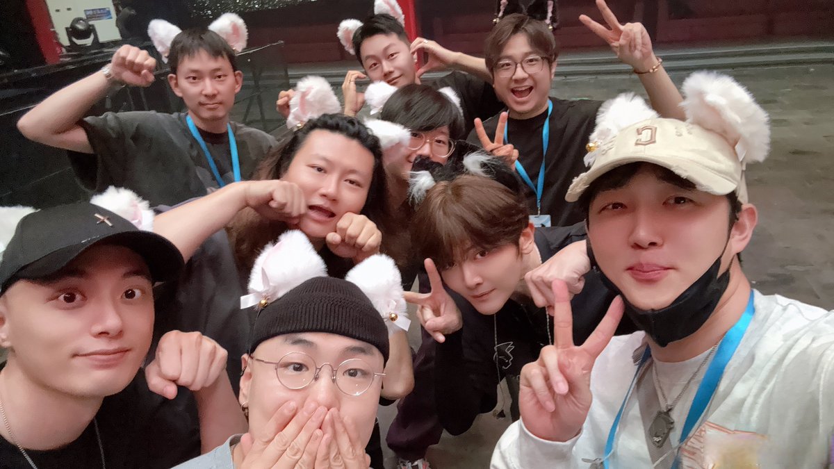 StaciSquarq2's tweet photo. Just wrapped the most chaotic and fun variety show recording ever! Still hyped from the games and impromptu interactions  #综艺打卡 #ShowVibes https://t.co/8BE4UNeWWn