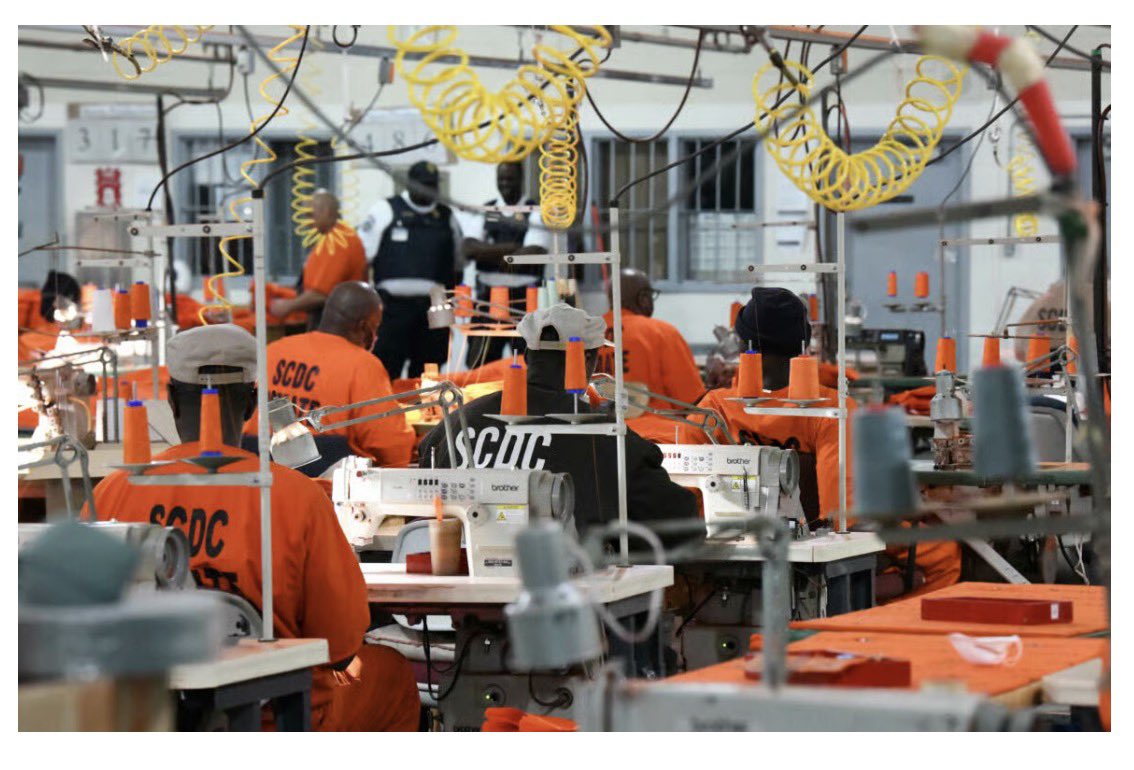 francofontana43's tweet photo. In schiavitù un milione di americani, il “forced labour” è quello dello stato
Detenuti sfruttati e esclusione razziale
@lucianacimino 
https://t.co/kSwJuawi7E https://t.co/vxDtIGHwAg
