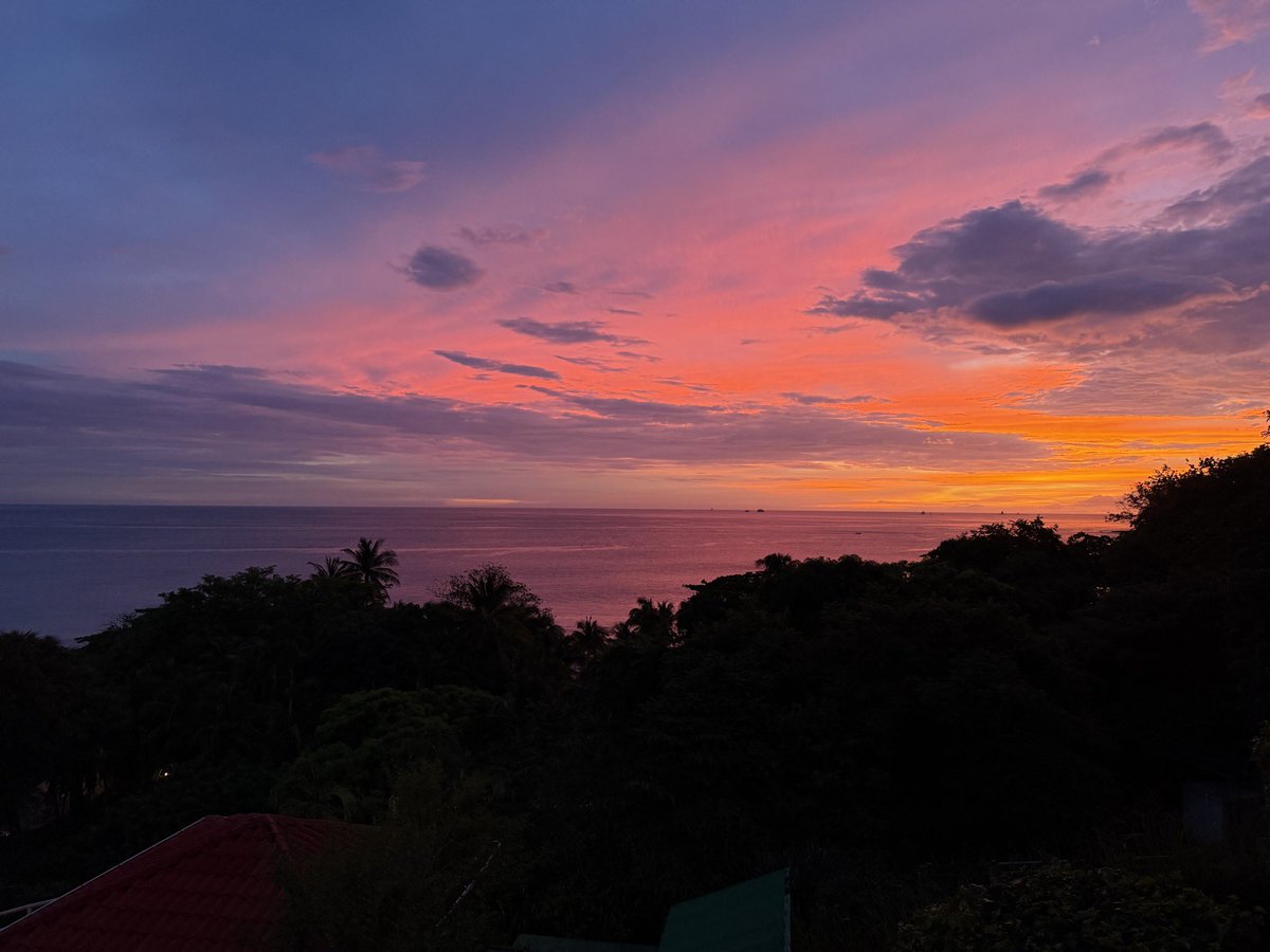JasonJamieChan's tweet photo. Every sunset is a reminder that even the busiest days can end beautifully. 🌅
Goodnight from Costa Rica. Until tomorrow. 🇨🇷✨

#CostaRica #PuraVida #SunsetMagic #TravelLife #OceanView #Wanderlust #Peaceful https://t.co/PZjVYMgcx4