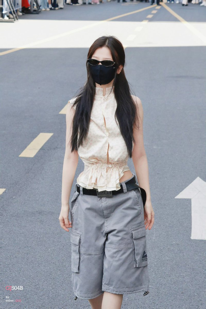 oftennonplussed's tweet photo. [2026.07.25]

Day 23 of Hengdian catwalk

#YuShuxin #虞书欣 #EstherYu

cr: POM_lollipop &amp; GJ504B���

#NianXiangSi #LovelnTheShell #ChangShengGu https://t.co/4vkSNlpOZv