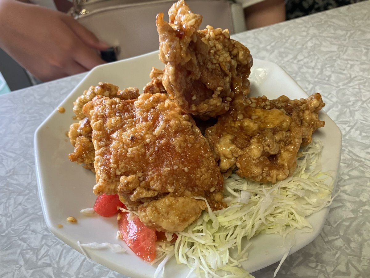 Sun69Good's tweet photo. 午前中、歯科診療🦷

〜妻、1号と宝明楼に凸😆
塩らーめん、チャーハン、唐揚げ定食、ワンタン
もうね、週イチじゃたりないわ🤣

あっ今週はムナぞーとはニアミスだったみたい🤣

#宝明楼
#街中華
#チャーハン
#塩ラーメン https://t.co/ZrAJQBhDvs