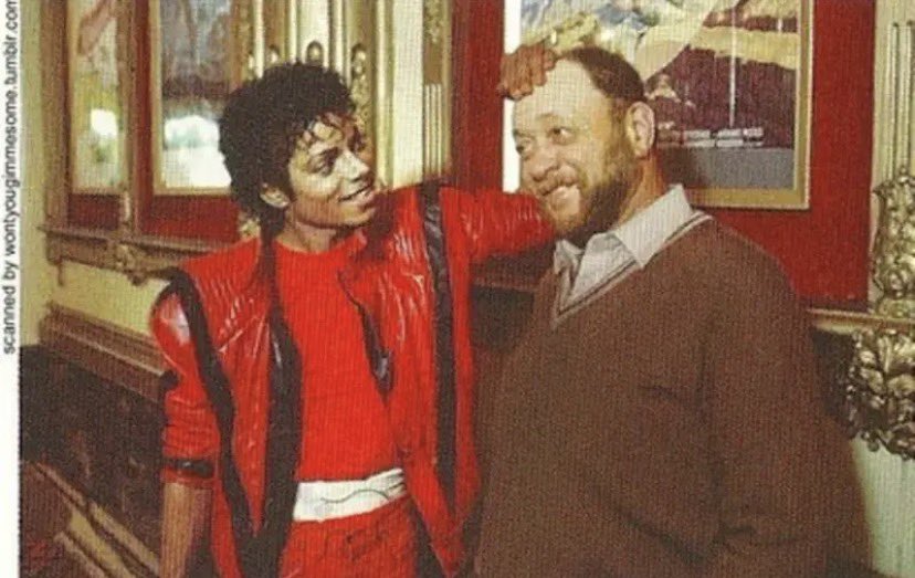 Jantar127's tweet photo. Bill Bray was a former police officer who served as Michael Jackson's long-time head of security and trusted confidant.
Hired initially in 1971 to provide security for the Jackson 5, Bray later became director of security for both the group and Michael Jackson during the height of his solo career.
Bray accompanied Jackson worldwide on tours, public appearances, and recording sessions.
Jackson deeply trusted him, frequently referring to Bray as a "father" figure. (See letter in the last slide)
Bray retired from his role in 1996 and passed away in November 2005 at the age of 80.