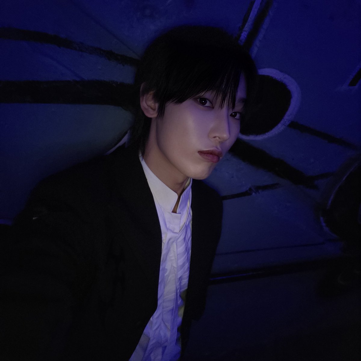 enhypenweverse's tweet photo. [ #선우’s DM ] 260725

🦊: Going off work~~
🦊: Today's Comic Con was really fun and it was a good day
🦊: [Picture]
🦊: I'm going to work out and sleep today heh
🦊: I should sweat a little before sleep
🦊: I don't really listen to music while working out
🦊: But if I listen to it, I listen to a cheerful music
🦊: K-pop
🦊: Hehe
🦊: Sometimes I do it with a PT and sometimes I do it alone
🦊: I don't really listen to our [ENHYPEN] songs though kekekeke
🦊: Hum song recommendation
🦊: I recommend Ariana sunbaenim's break free, I should listen to it while working out today
🦊: It's not K-pop but it came to my mind
🦊: [Among] our song, Knife Sunoo version heh
🦊: I recommend it
🦊: Then let's listen to Hoon-knife in a row
🦊: I'll work out, take a shower, and come before sleep 

@ENHYPEN_members @ENHYPEN #ENHYPEN #엔하이픈 #SUNOO